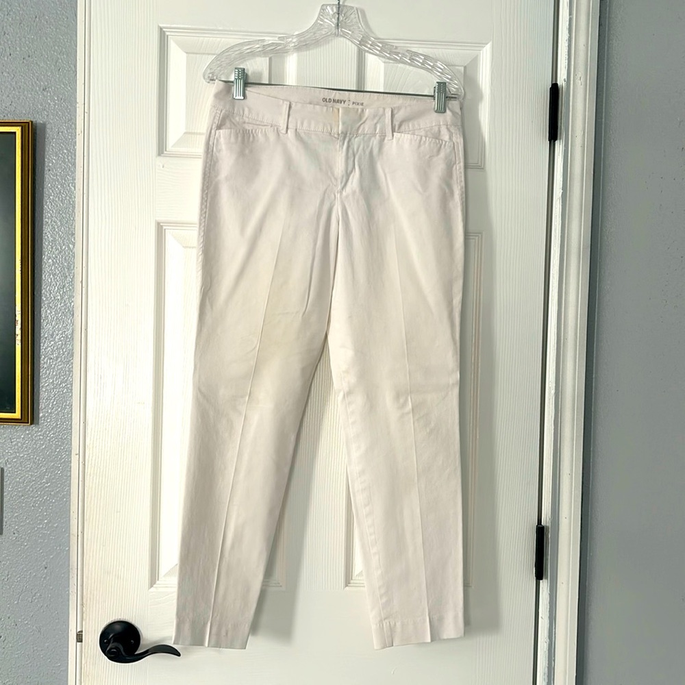 Old Navy White Pixie pants size 6 regular